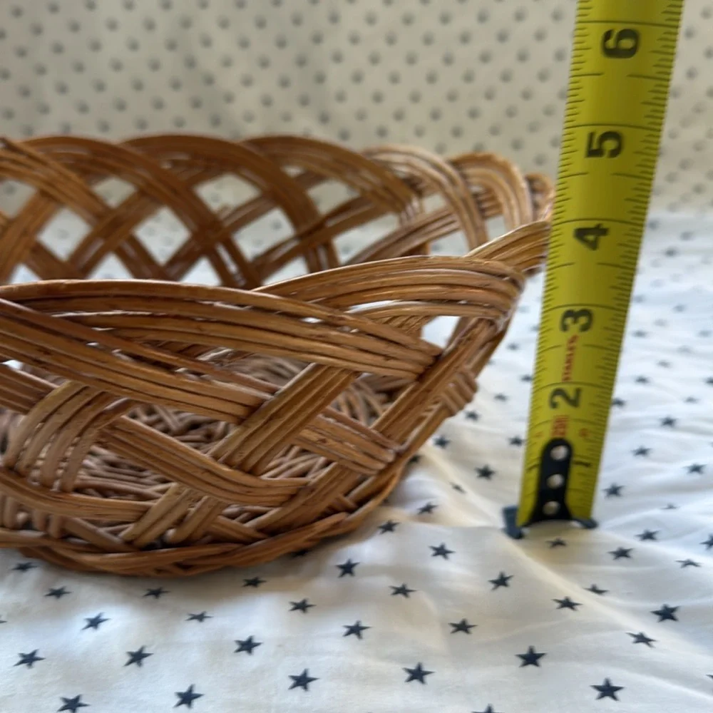 Vintage Yugoslavian Wicker 9.5” Rustic Rattan Round Hand Woven Fruit Basket